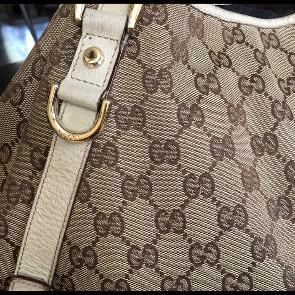 Reposhing: GUCCI HANDBAG